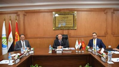 محافظ بورسعيد يترأس اجتماع مجلس إدارة المنطقة الحرة