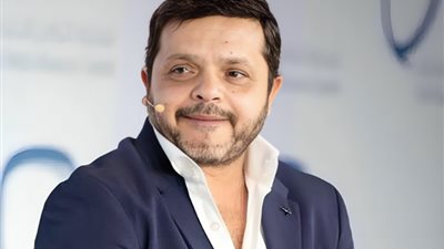 محمد هنيدي يبكي على الهواء، لهذا السبب