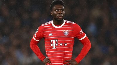 «خناقة» بين ريال مدريد ومانشستر يونايتد لضم ألفونسو ديفيز