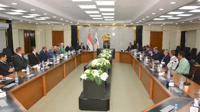 وزير قطاع الأعمال: اجتماع أسبوعي للوقوف على معدلات تنفيذ المصانع الجديدة