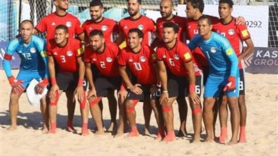 منتخب مصر بالزي الأحمر أمام المنتخب الغاني بكأس الأمم الافريقية