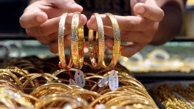الحق اشتري دهبك، سعر جرام الذهب عيار 21 في ارتفاع قياسي بختام الجمعة 18-10-2024