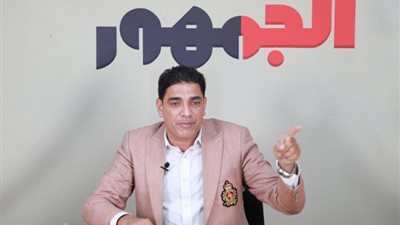 بسبب قوانين التحكيم، إبراهيم نور الدين يحاضر لاعبي بيراميدز قبل السوبر