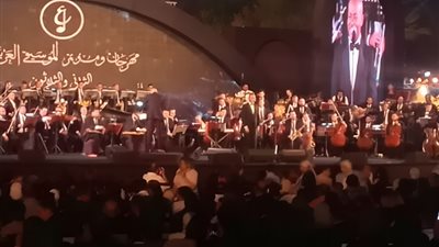تامر عاشور يختتم حفله بأغنية «بقول عادي» في مهرجان الموسيقى العربية