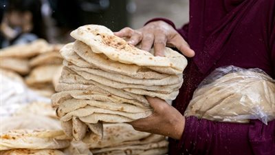 بعد زيادة البنزين، رفع سعر الخبز السياحي خلال أيام
