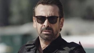 تكريما لروحهم، كريم عبد العزيز يهدي جائزة الإبداع للمنتجين حسام شوقي وفتحي إسماعيل
