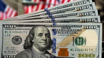 سعر الدولار مقابل الجنيه المصري في بداية تعاملات اليوم، كم سجل الأخضر؟