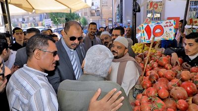 محافظ سوهاج يتفقد سوق ناصر الحضري ويتابع سير العمل بالمخابز