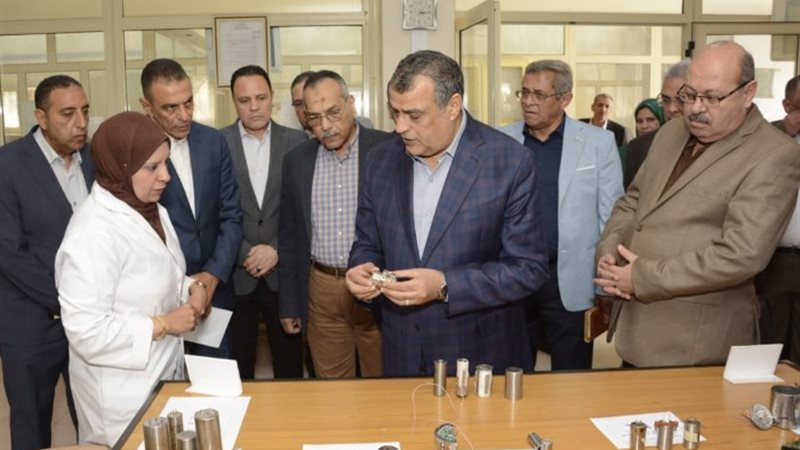 وزير الإنتاج الحربي يزور شركة قها