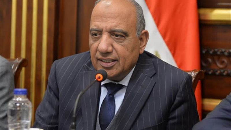 محمود عصمت وزير الكهرباء