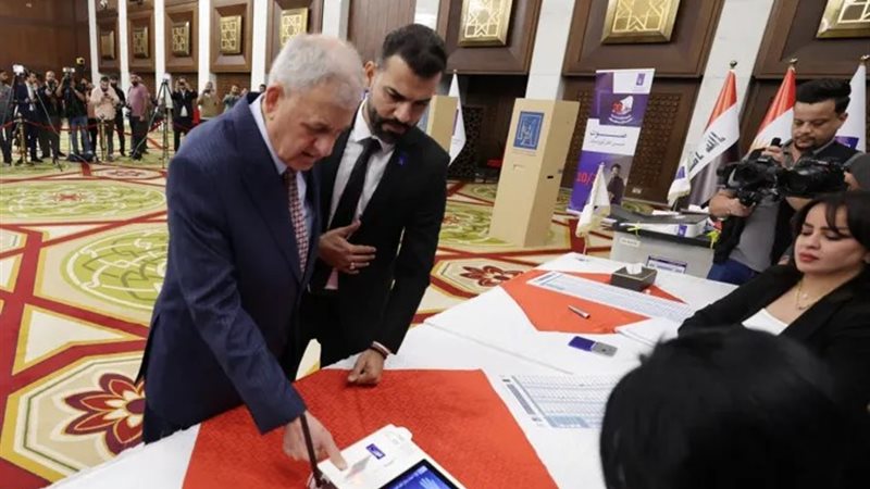 الرئيس العراقي يدلي بصوته في الانتخابات البرلمانية العراقية