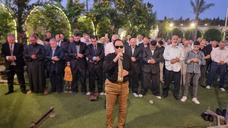 عريس قرر يوقف حفل زفافه ليؤدوا صلاة المغرب