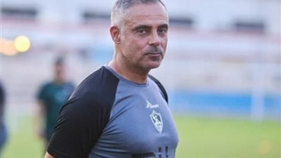 جوميز يعقد محاضرة فنية للاعبي الزمالك استعداداً لنهائي السوبر المصري