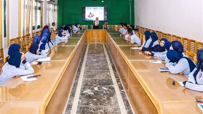 ميناء دمياط يدرب طلبة التلمذة الثانوية الصناعية على مكافحة أنواع الحرائق