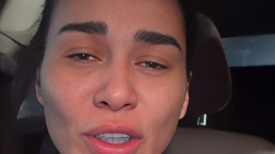 بملابس النوم، فنانة لبنانية تهرب من منزلها بسبب القصف الإسرائيلي (فيديو)