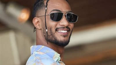 «رفاعي الدسوقي شايل حجر الهرم»، صورة لمحمد رمضان تجتاح السوشيال