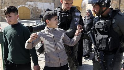 الاحتلال الإسرائيلي يعتقل 18 فلسطينيا من الضفة الغربية