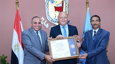 «الأعلى للجامعات» يعتمد إنجازا جديدا لمركز التدريب بجامعة سوهاج (صور)