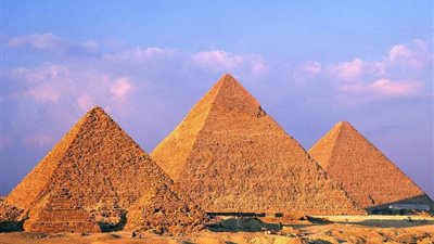 عضو بالسياحة: مصر مصدر الطاقة الإيجابية في العالم، والأهرامات كلمة السر