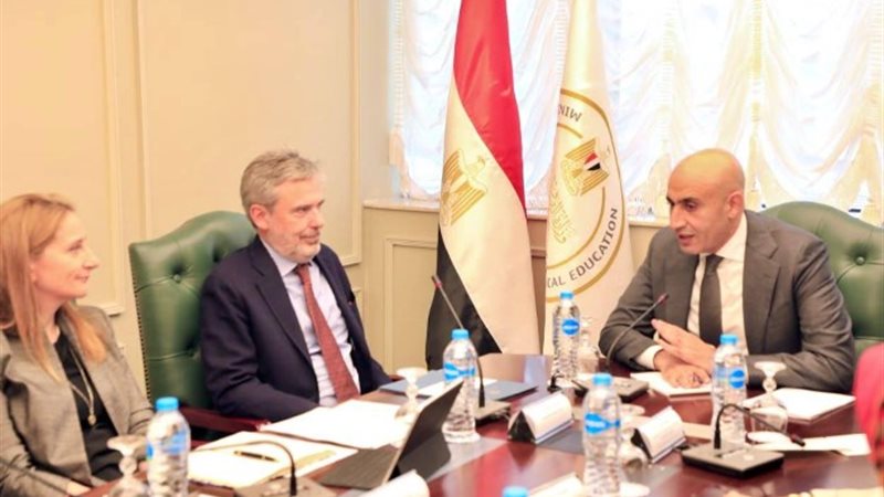 وزير التربية والتعليم مع سفير ايطاليا بالقاهرة