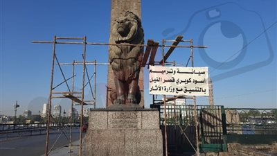«هيعملوا إيه في أسدين قصر النيل»، ماذا يحدث لـ21 تمثالا أثريا بالقاهرة؟