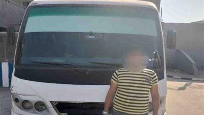 «خاف من الأهالي»، ضبط سائق ميني باص صدم شخص أعلى كوبري 6 أكتوبر