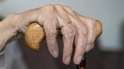 الداخلية تكشف ملابسات فيديو تقييد عامل لمسنة والتعدي عليها بالضرب