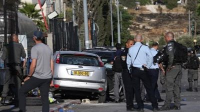 عملية دهس ثانية تقع بحاجز حزما العسكري شرق القدس والسائق يفر من رصاص الاحتلال