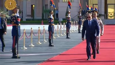 الرئيس السيسى يستقبل نظيره الجزائرى عبد المجيد تبون بمطار القاهرة
