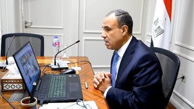 وزير الخارجية يبحث مع الجالية المصرية بقطر توفير تأشيرات عمل بـ6 قطاعات البترول أبرزها