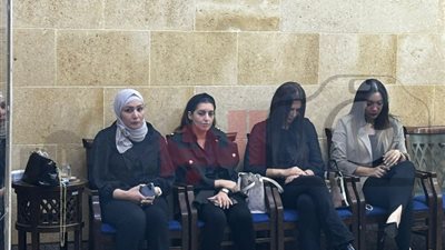 انهيار ابنة شريفة ماهر قبل استقبال عزائها (صور)