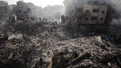 غارات على مخيم البريج، وجنوب أفريقيا تقدم ملف أدلة الإبادة الجماعية في غزة