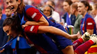 سيدات برشلونة يحصدن جائزة الأفضل لعام 2024