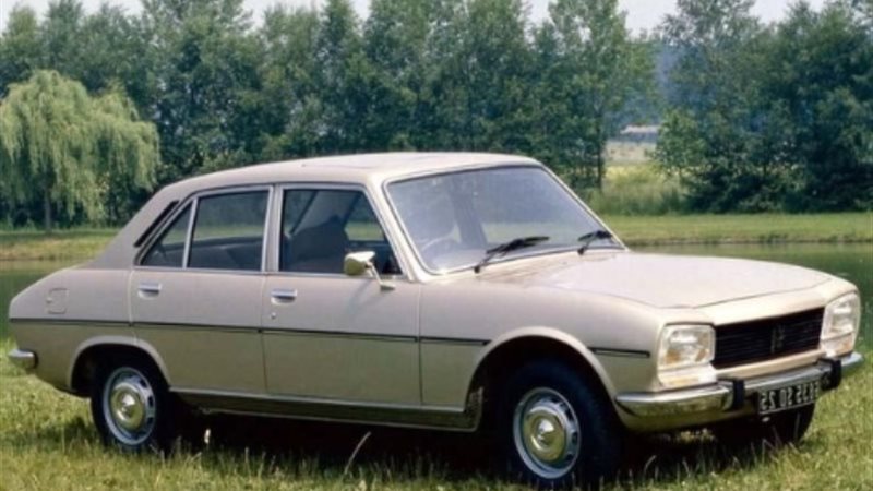 منها بيجو 504 أسطورة السيارة التي تعيش عشرين عامًا