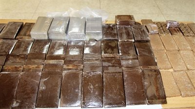 ضبط مواد مخدرة و6 قطع سلاح في أسوان ودمياط