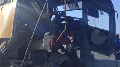 الصور الأولى لحادث تصادم أتوبيس بعمود إنارة على الطريق الدولي بالإسكندرية