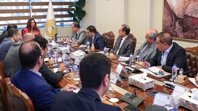 وزيرة التنمية المحلية: تبسيط الإجراءات لأصحاب المحال لتقنين أوضاعهم