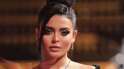 بسبب الفستان الأبيض، أسماء جلال غاضبة من بنت خالتها