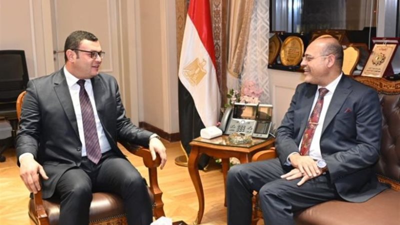 وزير العمل ووزير الاسكان