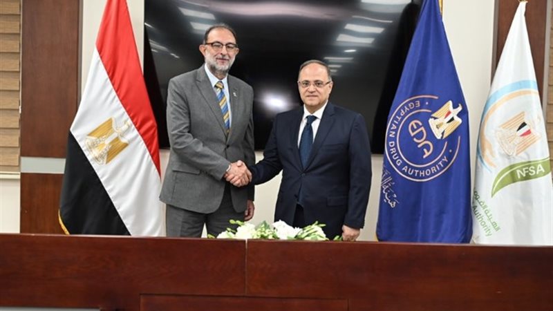الدكتور علي الغمراوي، رئيس هيئة الدواء المصرية، والدكتور طا