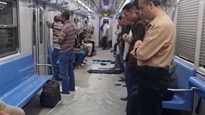 داعية إسلامي: المصلون في فيديو المترو 