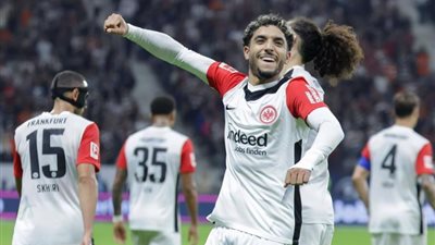من ركلة حرة، هدف عالمي لـ مرموش في الدوري الألماني