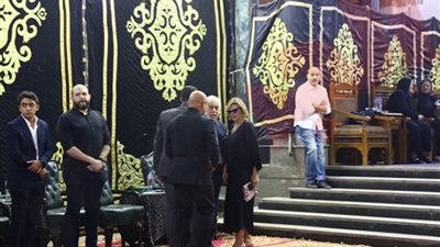 يسرا ودنيا سمير غانم ورامي رضوان في عزاء حسن يوسف (صور)