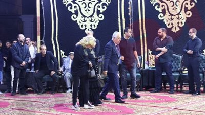 عمرو الليثي ولميس الحديدي يعزيان في الراحل حسن يوسف (صور)