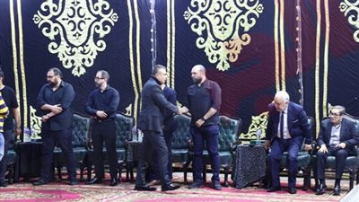 اللقطات الأولى من عزاء الراحل حسن يوسف بمسجد عمر مكرم (صور)