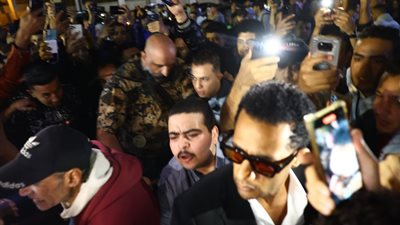 توافد نجوم الفن والإعلام والسياسة على عزاء الراحل مصطفى فهمي