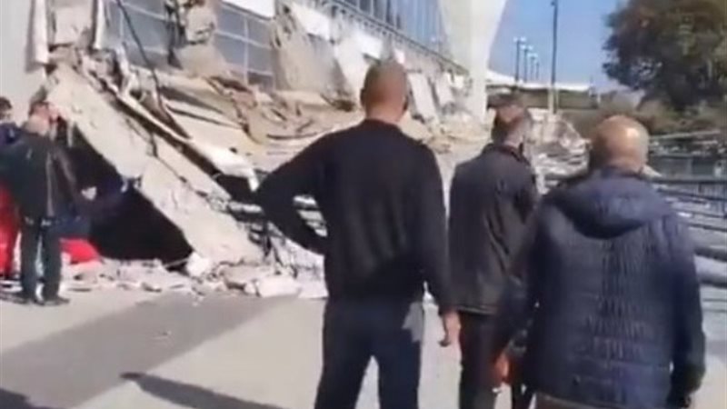 انهيار سقف محطة قطار بمدينة 