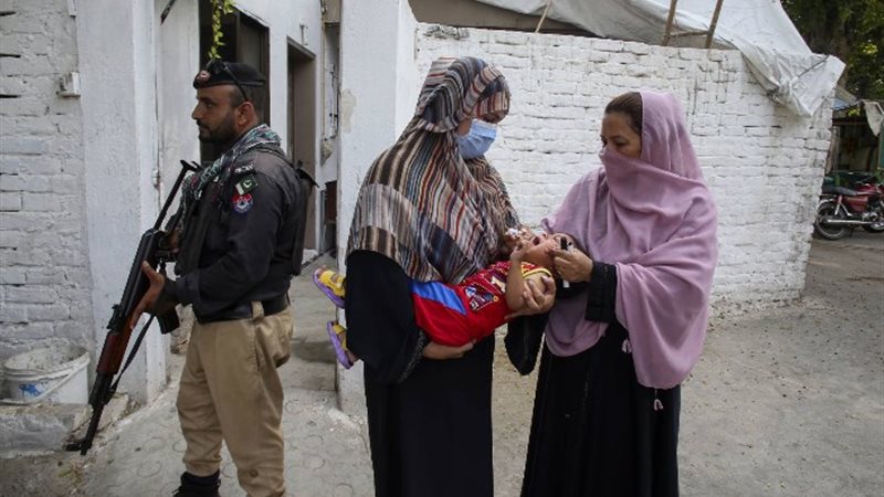 حملة تطعيم ضد شلل الأطفال في باكستان