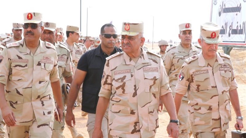 وزير الدفاع خلال جولة التفقد