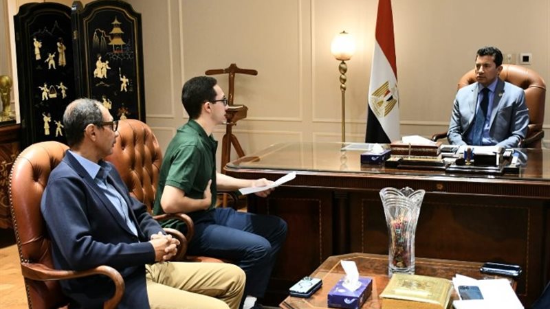 وزير الشباب والرياضة
